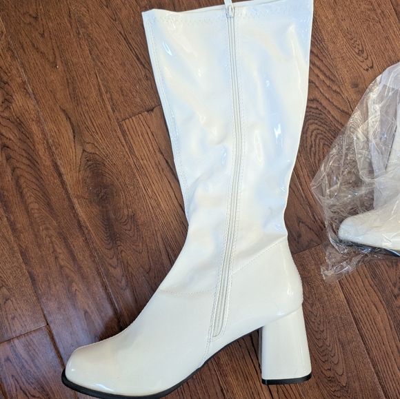 NWT Ellie 3" White Faux Patent Leather Gogo Knee High Zip Boots Size 14 Ladies - Picture 7 of 7